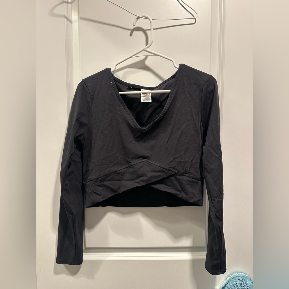 GYMSHARK Crossover cropped Long Sleeve Crop in black